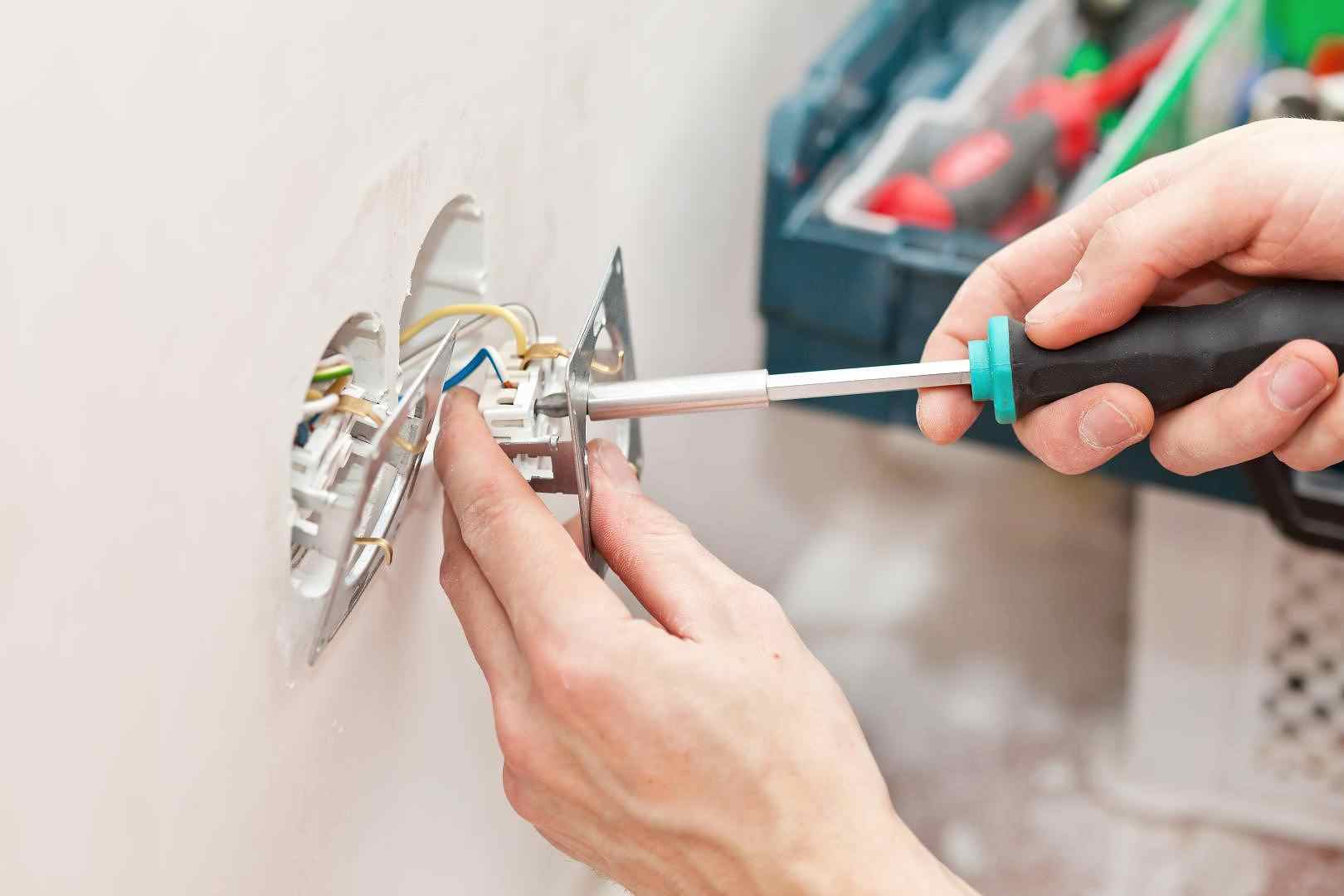 Evlerde Sık Karşılaşılan Elektrik Arızaları ve Çözümleri